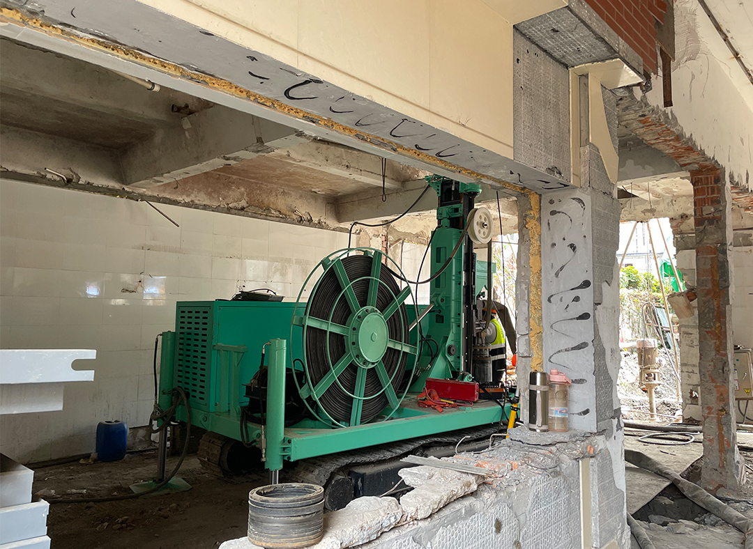 Low headroom pile drill-3