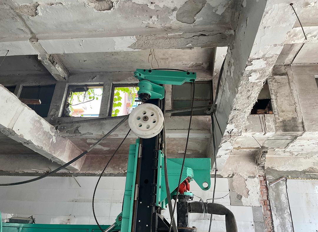 Low headroom pile drill-4